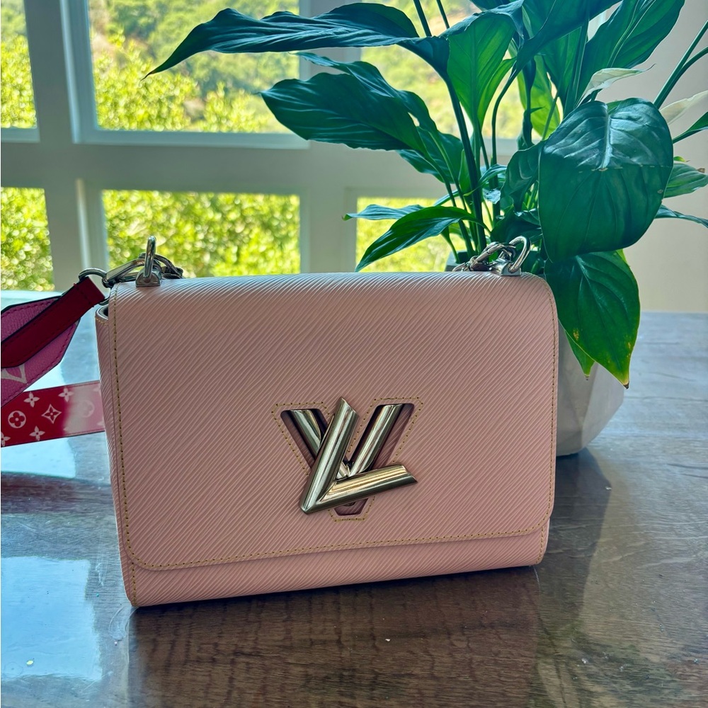 Louis Vuitton Pink twist MM Bag with Silver Accents